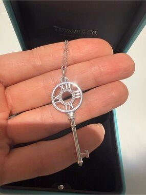 Tiffany & Co. 🩵🤍🩵Key white gold Necklace with Turquoise Box